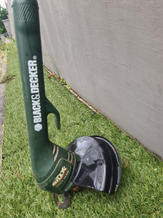 Aparador de Relva Eléctrico - Black & Decker.