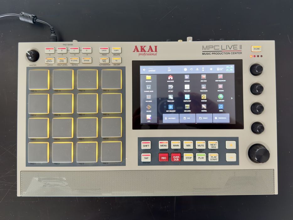 Stacja muzyczna Akai MPC Live 2 Retro Edition + travel case