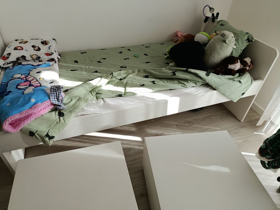 Cama solteiro Slakt e 2 caixas arrumação com rodízios