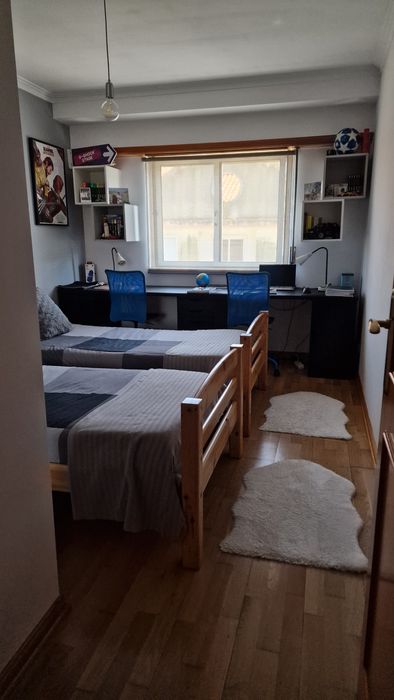 Apartamento T2 com box, cozinha totalmente equipada, 3 varandas