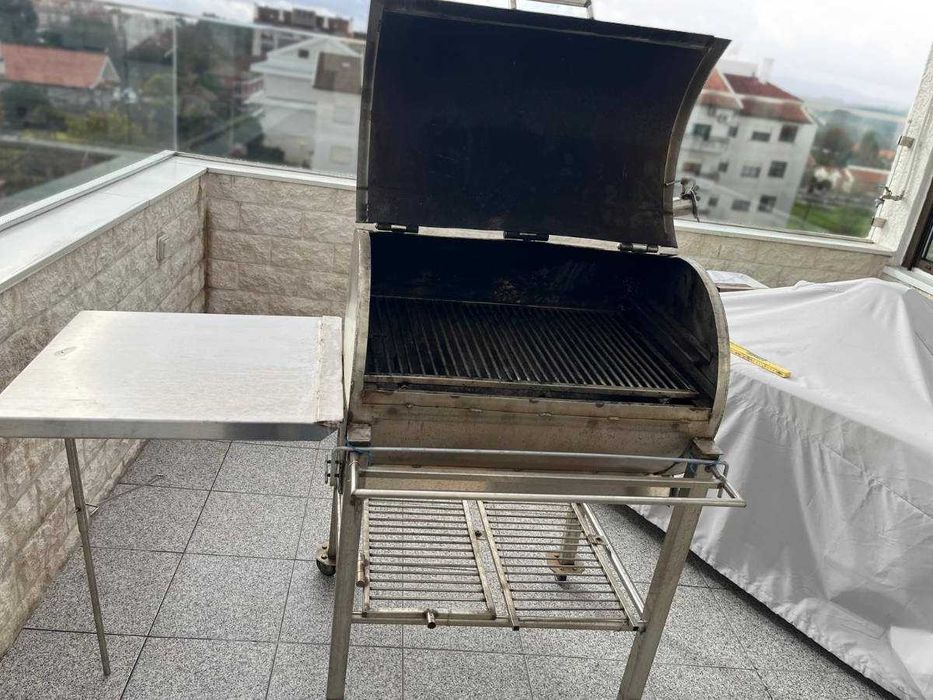Churrasqueira INOX com mesa lateral