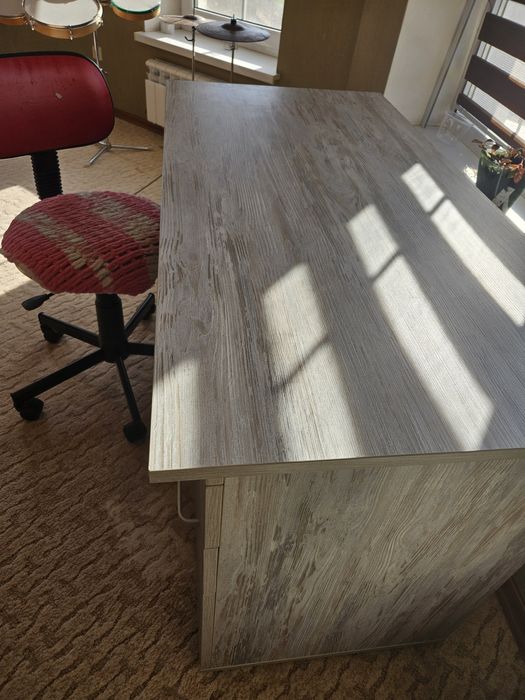 Продам хороший качественный компьютерный стол