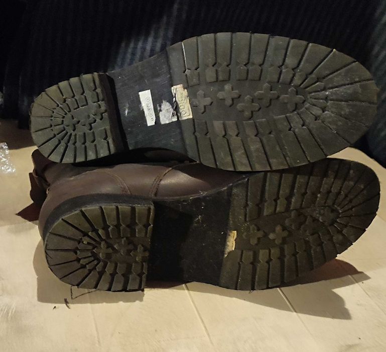 Botas em pele como novas