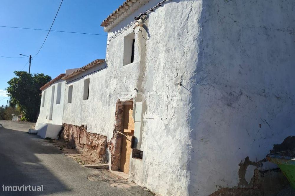 Moradia Térrea para recuperar com 69m2 em Messines de Baixo