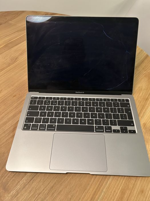 Apple Macbook Air M1 16GB / 256GB / 81% Baterii