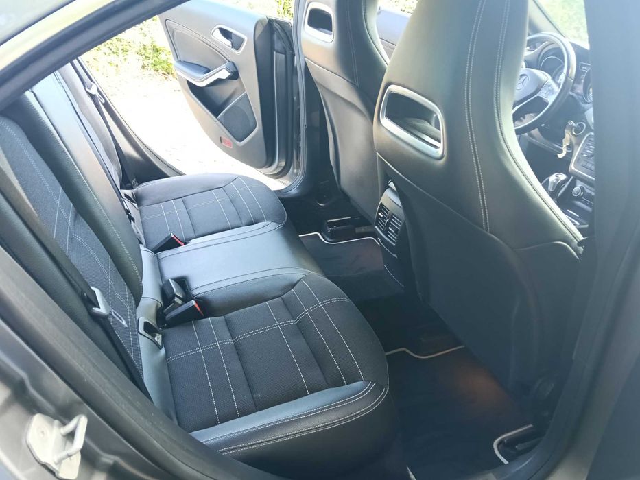 Mercedes CLA 180 impecável