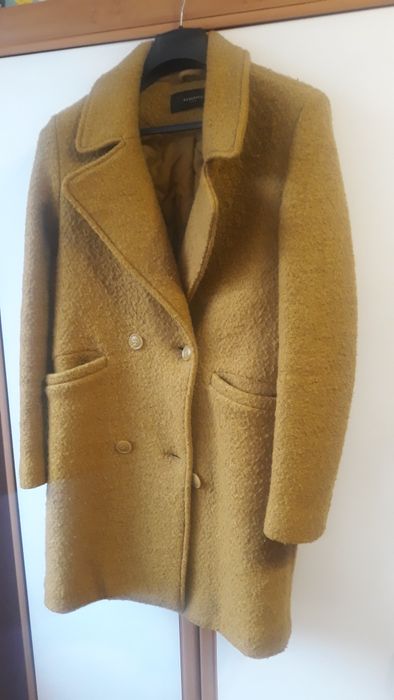 Продам горчичное пальто Reserved