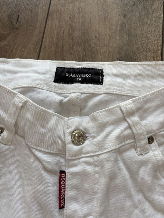 Biale spodnie z dziurami dsquared2 26