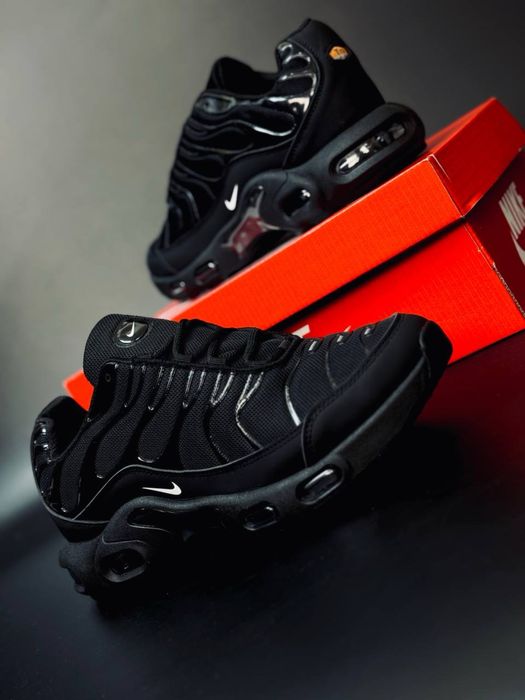 Кроссовки Nike Air Max Plus TN черные / купить кросовки найк на весну