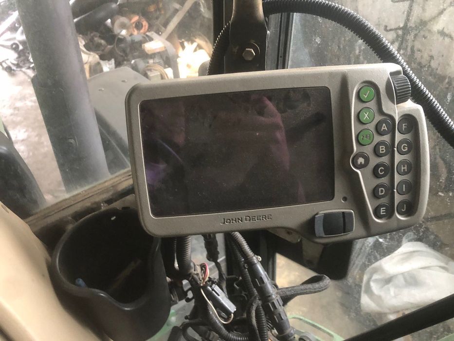 Трактор John Deere 6135B