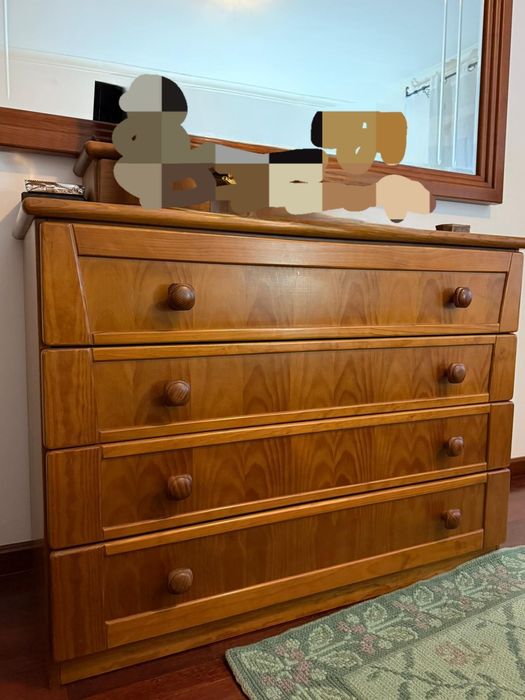 Cómoda em madeira maciça – excelente estado