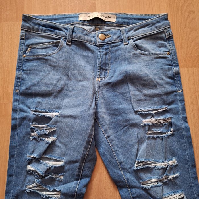 Spodnie damskie jeansy z dziurami 36 S
