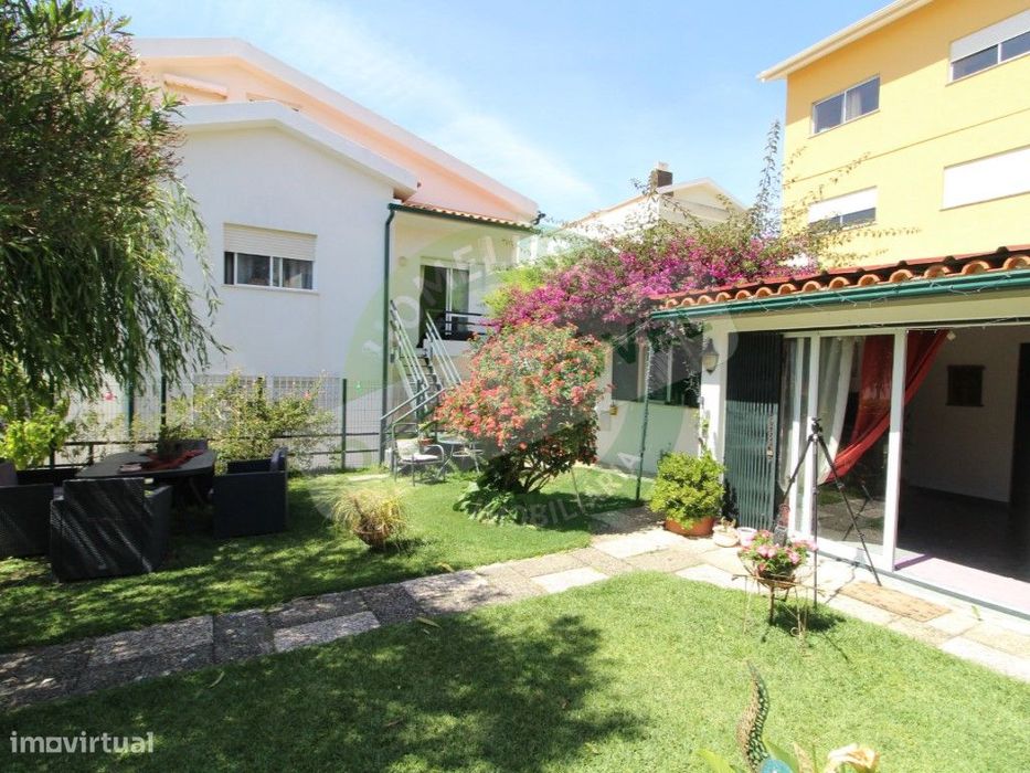 Apartamento T3+2 com jardim e estúdio independente..