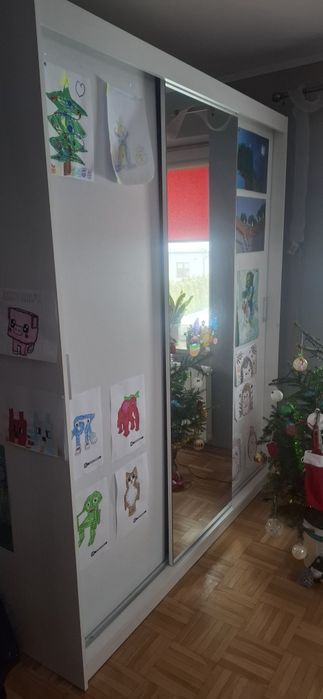 Duża szafa z lustrem