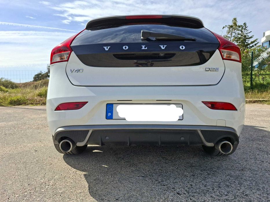 Volvo V40 R-Design 2016 – Full Extras - 117.279 km