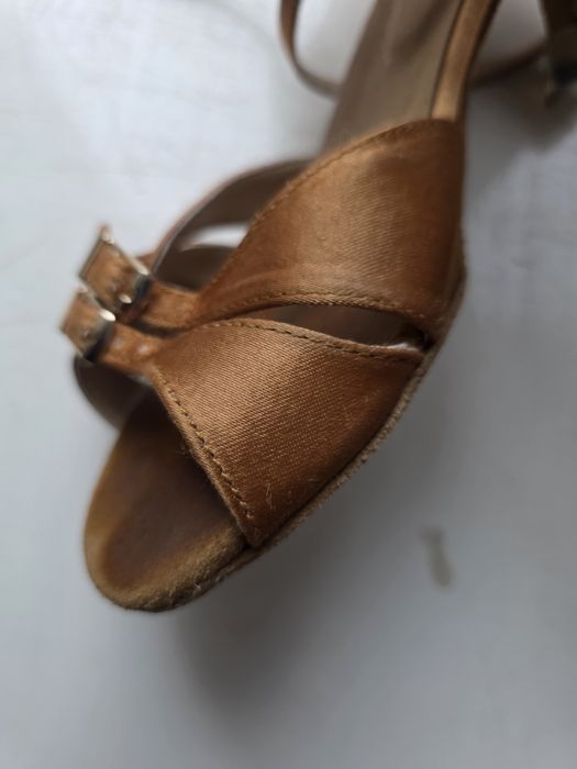 Продам танцювальні сандалі