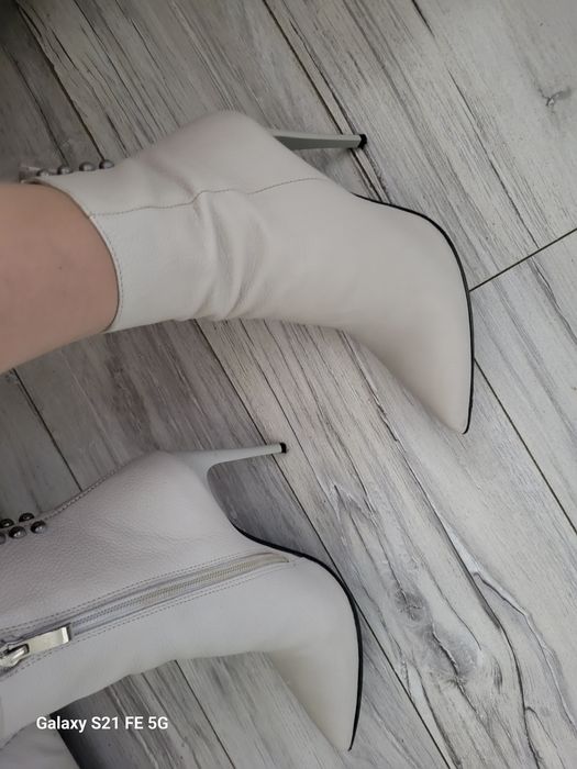 Promocja 10%   Krótkie botki skórzane  na obcasie r36