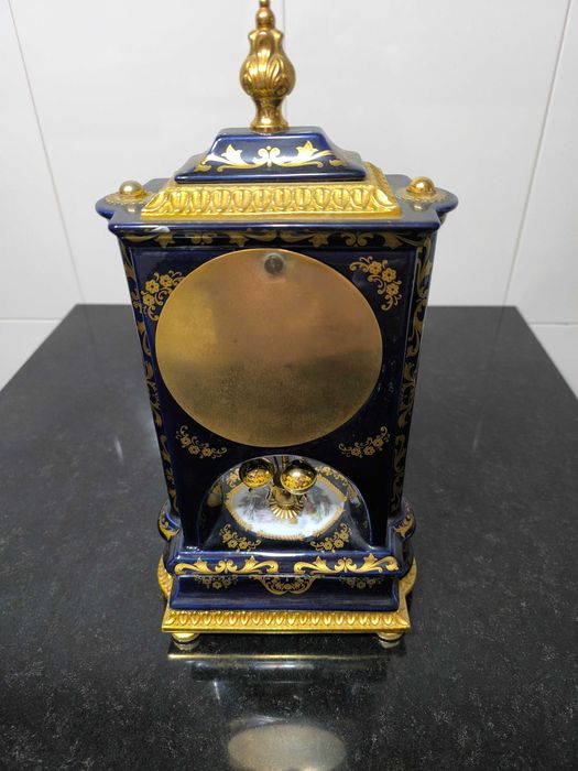 Relógio de mesa limoges, vintage, de porcelana azul cobalto.