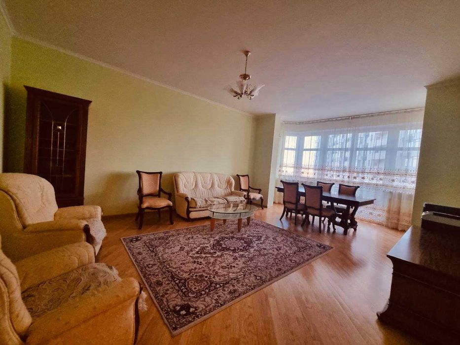 Євгена Коновальця 32А простора 3 кімнатна в новому будинку