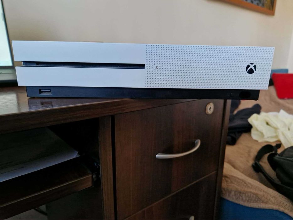 xbox one S- uszkodzone HDMI- nowy dysk