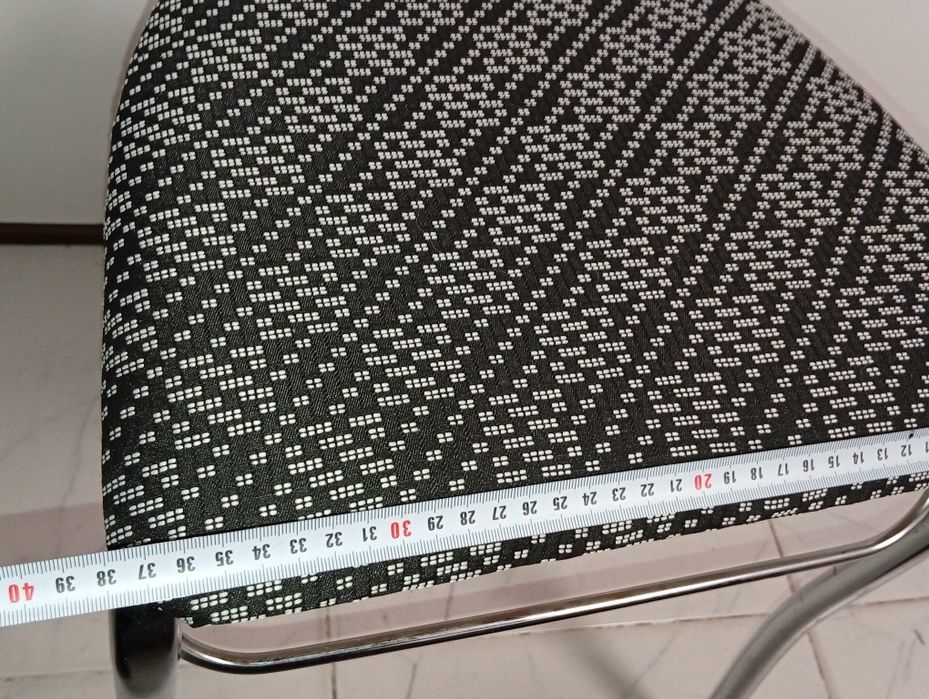 Стілець кухонний на металевому каркасі (хром)