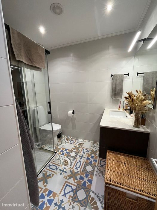 T2 com terraço de 65m2, box e arrecadação - Atalaia, Amadora
