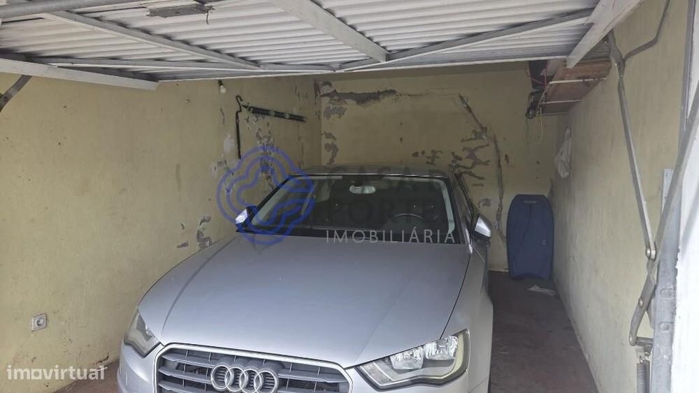 Apartamento T2 com garagem, jardim privativo e excelente localização