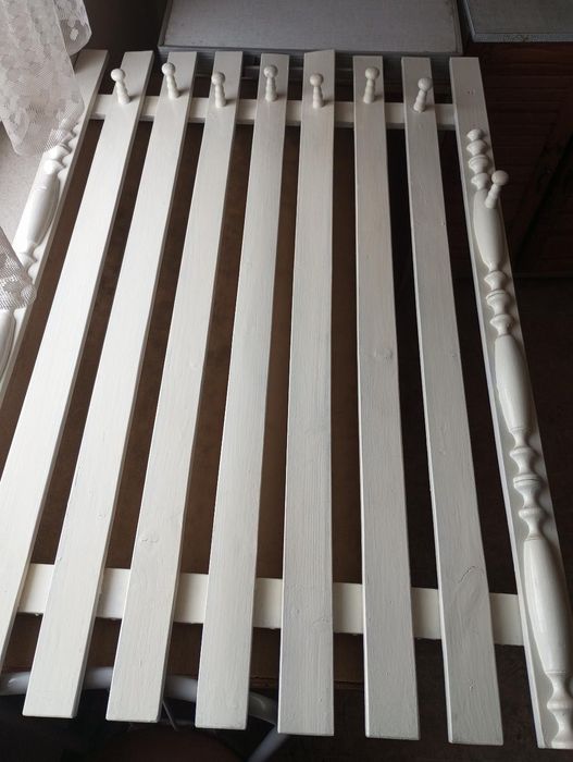 Wieszak drewniany biały PRL