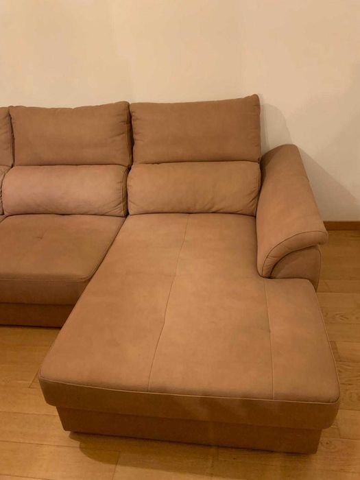 Sofá chaise longue com encostos de cabeça reguláveis e assentos deslizantes