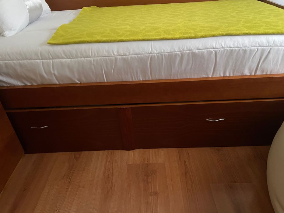 Cama com dois colchões!