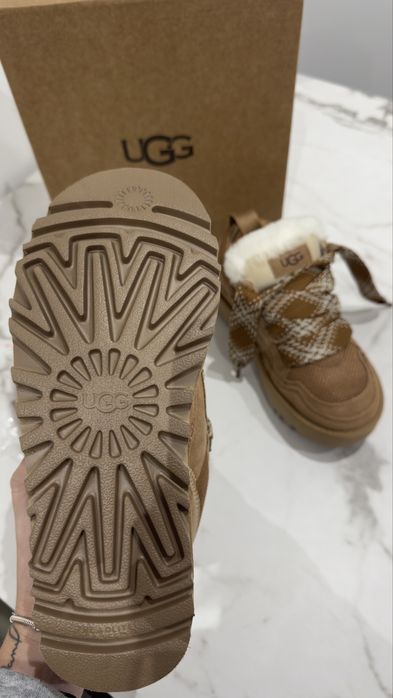 UGG Lowmel tamanho 36