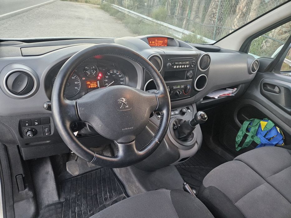 Peugeot partner 3 lugares ano 2018