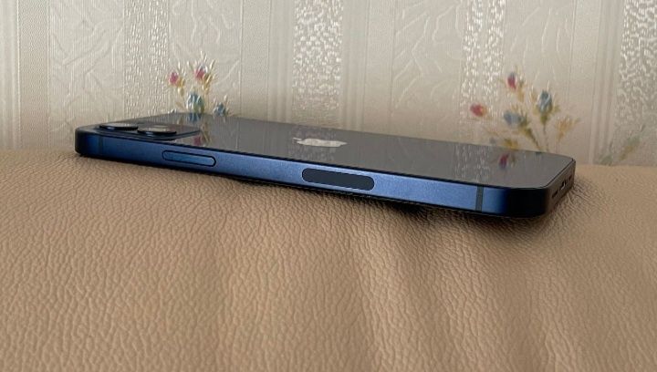 Продам iphone 12 64 gb