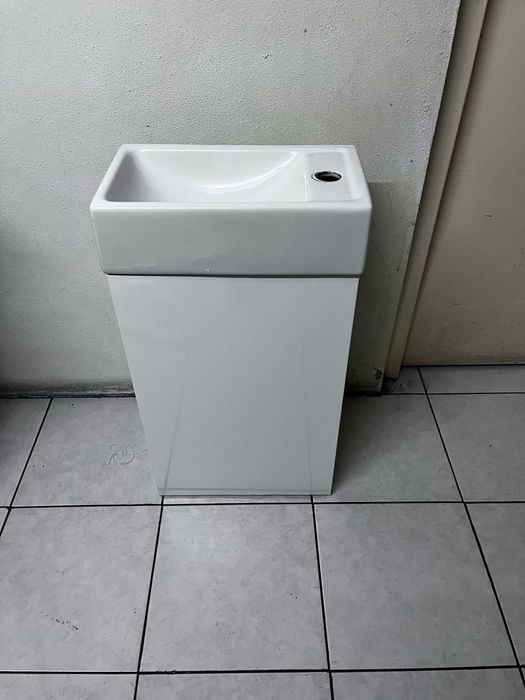 Dois Lavatórios para quarto de banho