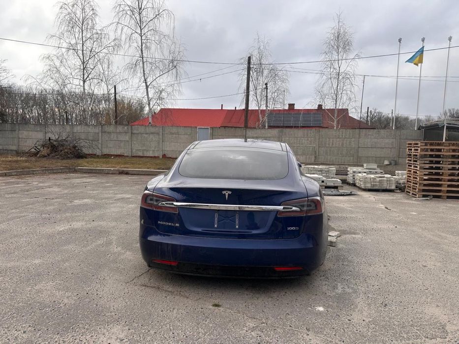 Продам TESLA Model S 100D.  На  запчастини. З акумулятором та без.