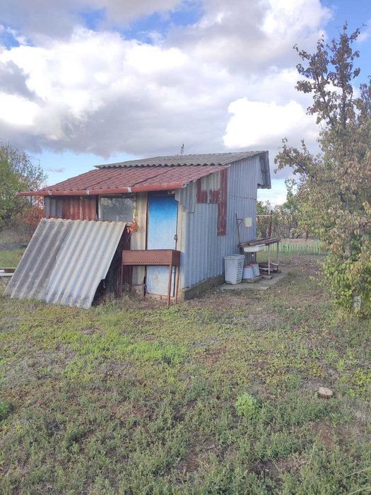 участок, есть маленький домик, берег лимана