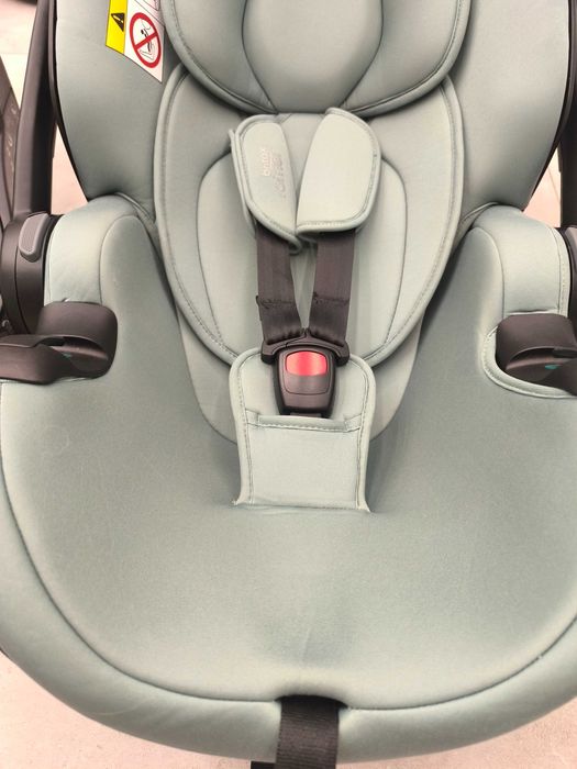 Fotelik dziecięcy Britax Romer Babysafe Pro z bazą.