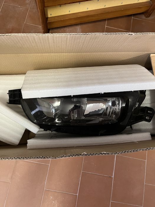 Farol dianteiro esquerdo Citroen C4 Picasso 2013