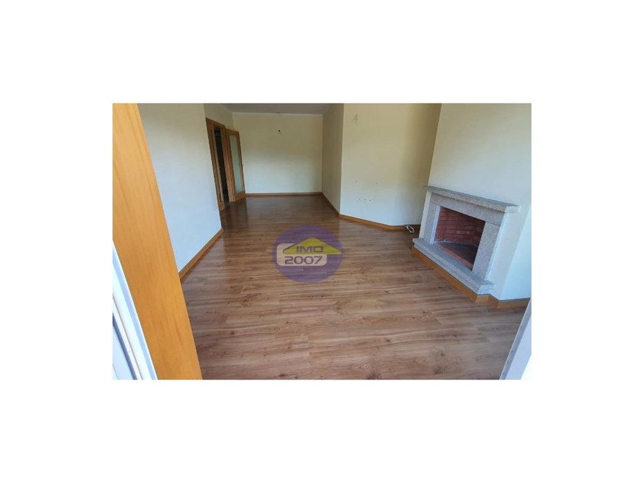 Apartamento T2 em Canelas
