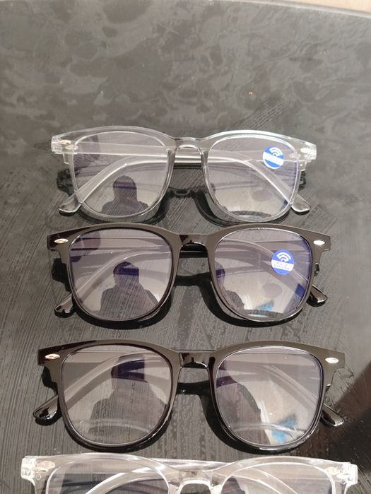 Имиджевые очки нулевки в квадратной глянцевой оправе