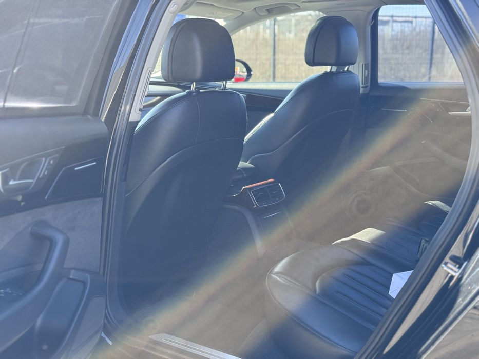 Ауді А8. Квадро 3.0 На повній комплектації