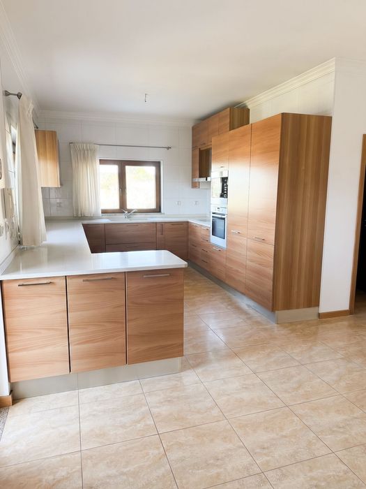 Moradia T4, Casa Moderna c/ Garagem, Jardim, Painéis Solares e Vinha / Próxima da UTAD, Vista deslumbrante.