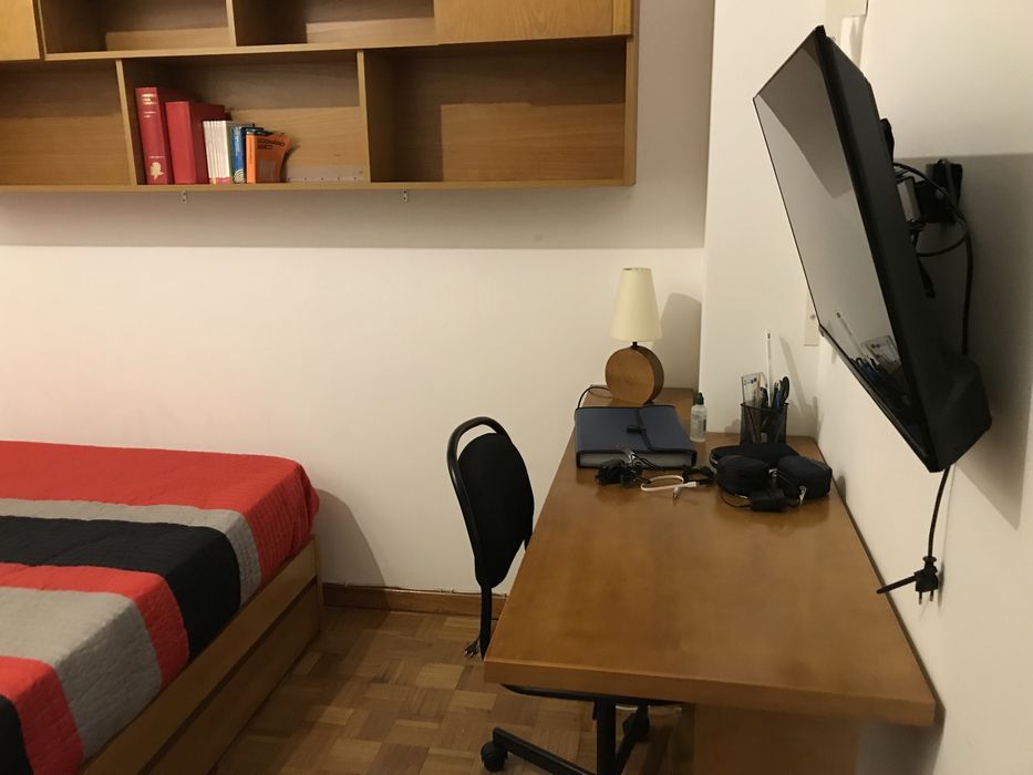 Aluga-se T2 com terraço