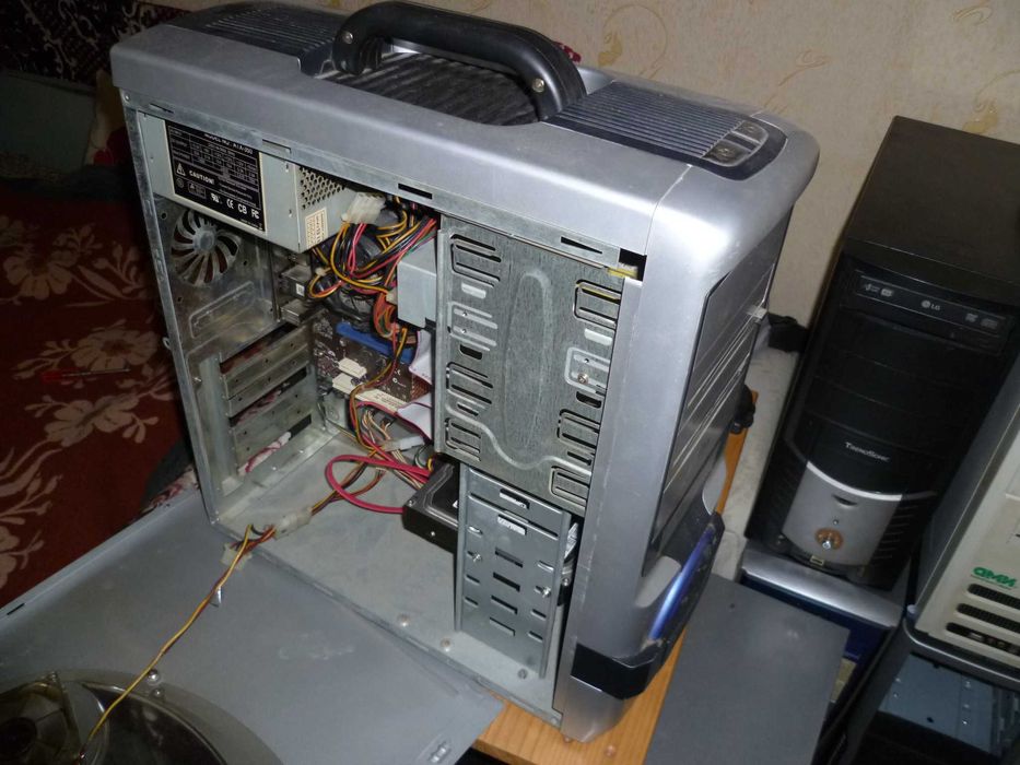 Компьютер для учебы и работы и игр.