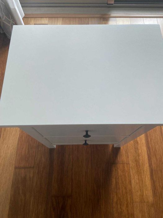 Mesa de Cabeceira em Ótimo Estado