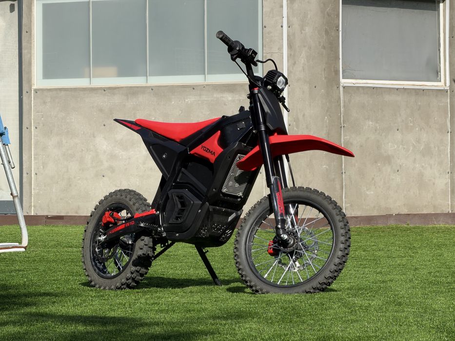 Mota eléctrica pit bike YOZMA IN 10 com apenas 14km