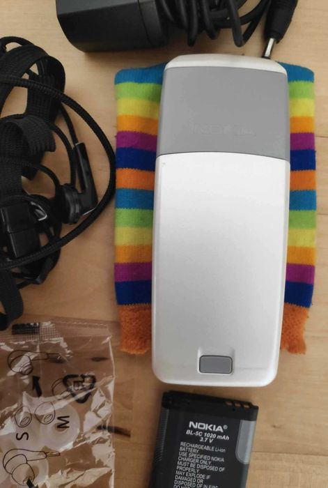 Nokia 2310 + acessórios.