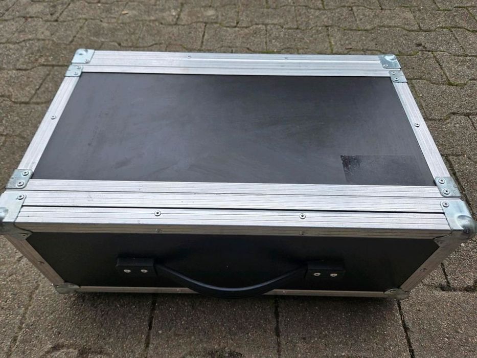 Soundcraft UI24r mikser cyfrowy z obudową