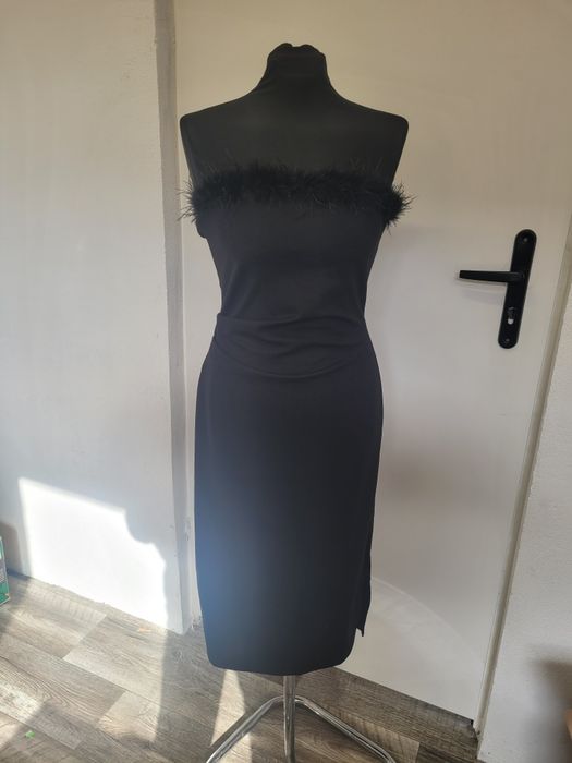 Elegancka Sukienka Midi z Piórami – Black Glamour s