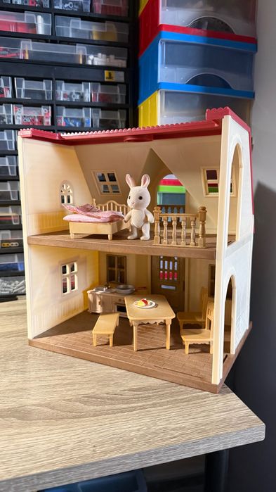 Calico Critters Sylvanian Family House Cozy + dodatkowe koty
